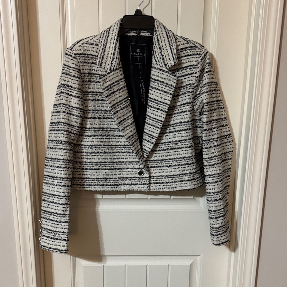 Chic Striped Blazer - Picture 7 of 8
